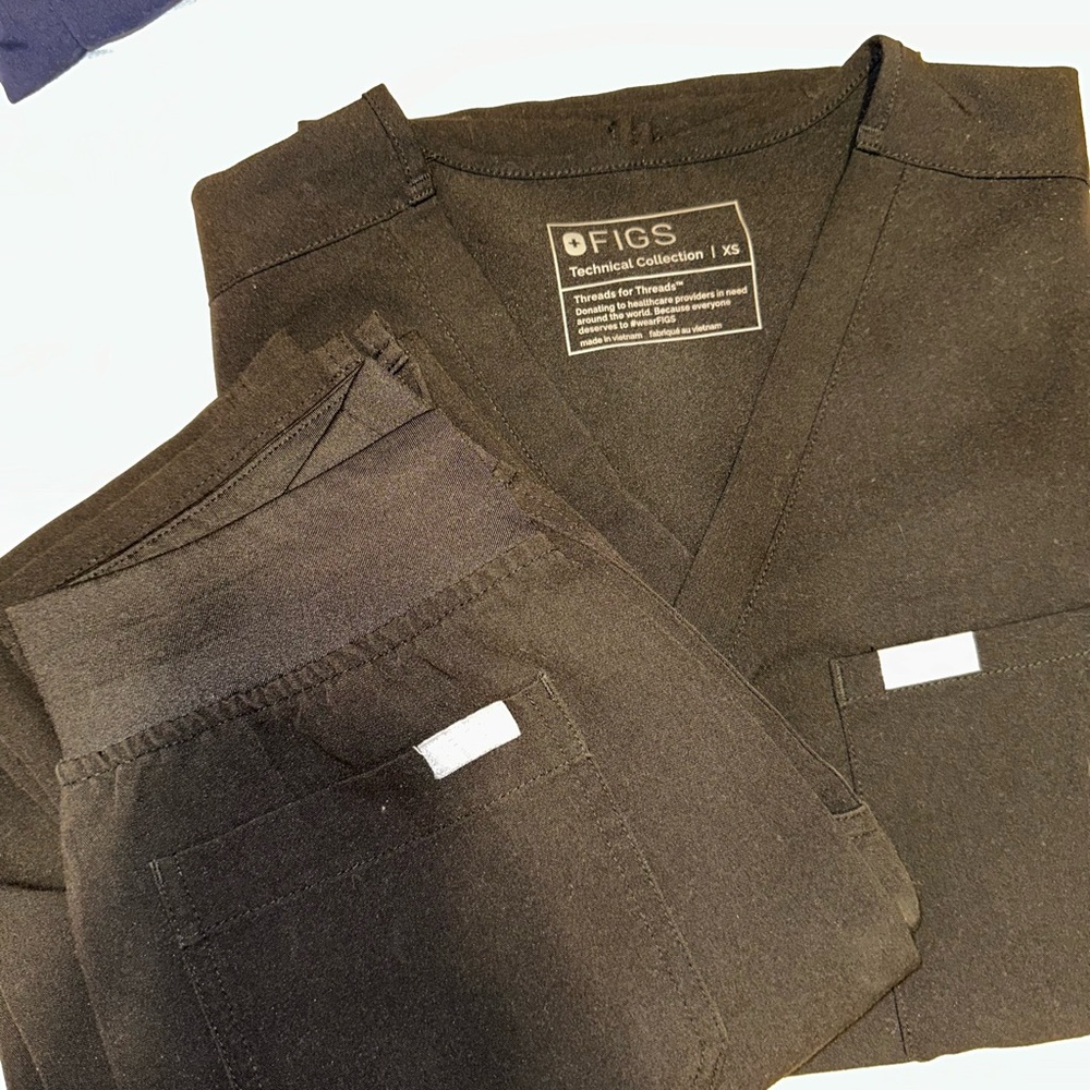 Figs Black Gray Scrub set